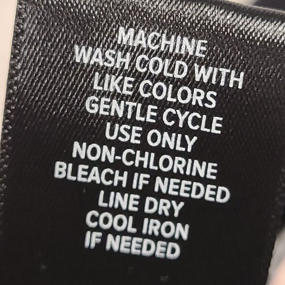 Torrid Womens Size 1 Mini Challis Skirtall Black Scull Print Gothic Grunge - Picture 9 of 9